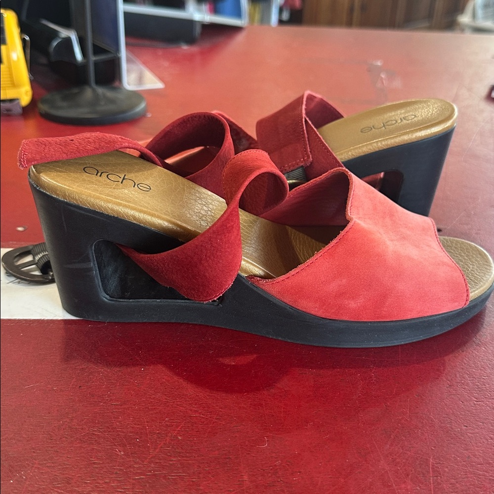 Arche Strappy Sandals in Noir- Size 38